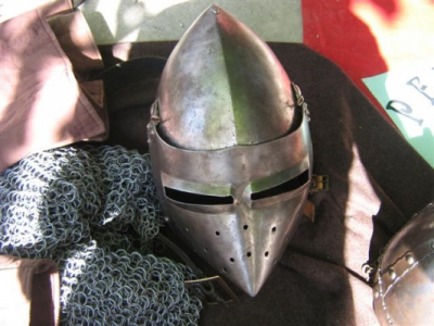 Шлем на войн от отминали епохи. Шлем