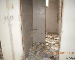 Още от санитарните помещения в сградата на летния театър. Санитарни помещения