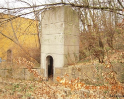 Пейките и сграда. Летен театър