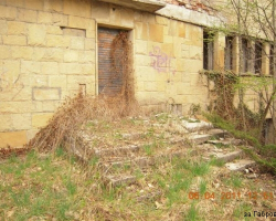 Вход към сградата на летния театър. Фасада на летен театър