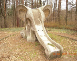 Пързалката слонче в парк Баждар Слончето