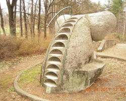 Пързалката слонче от страната на съпалата И стъпалата на слончето