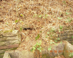 Мястото на което беше чешмата Така е изтръгната чешмата