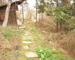 Пътеката към къщата. Към къщата